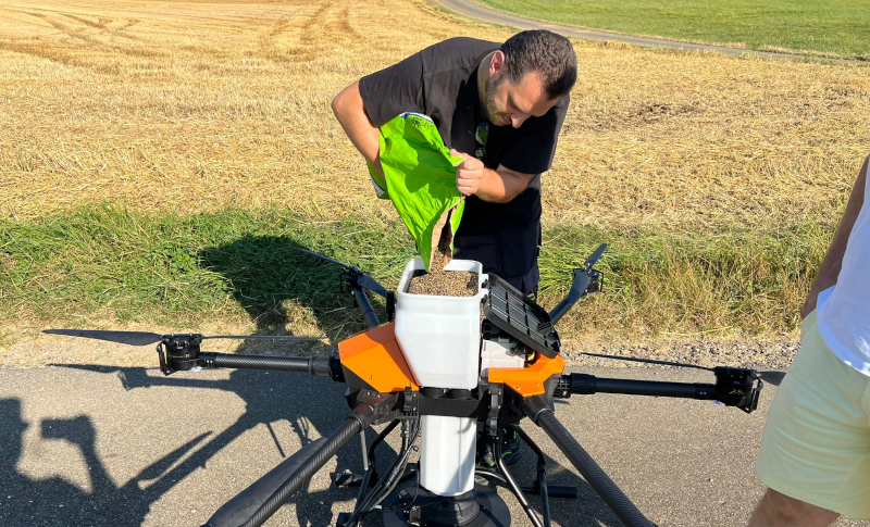 Streudrohne im Einsatz